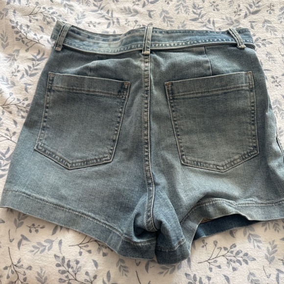 Gap khaki short. - Picture 3 of 3
